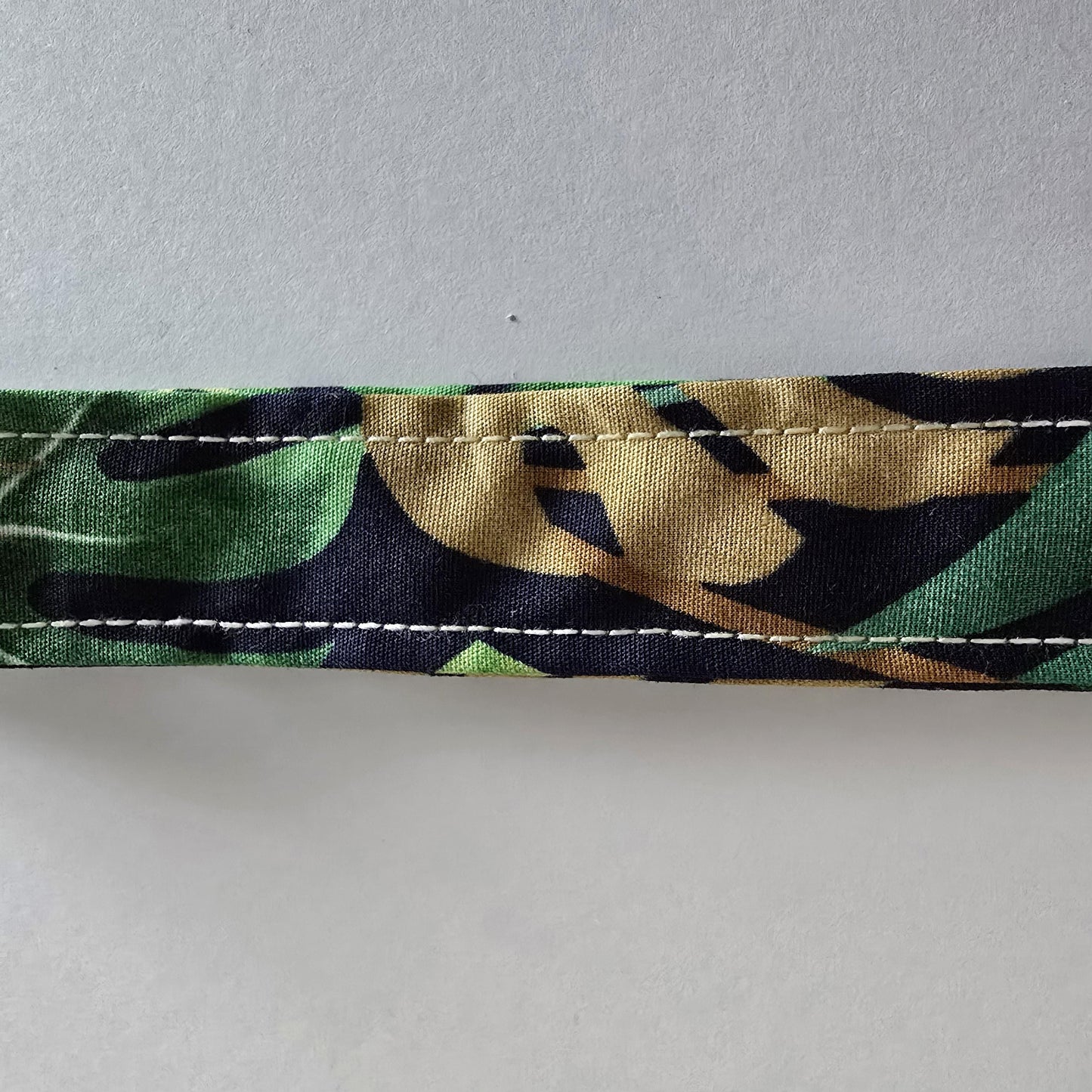 Tropical Fabric Wristlet Keychain: Handcrafted Key Fob